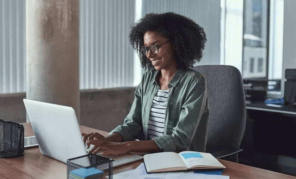 Bolsa brasileira lança programa de estágio em tecnologia voltado para mulheres